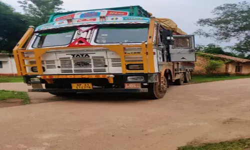 बिना अनुमति काटे लकड़ी और वाहन जब्त