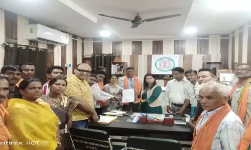 अंबागढ़, चौकी में जनपद उपाध्यक्ष शंकर तिवारी के द्वारा ग्रामीण सरपंचों से अवैध उगाही करने का मामला सामने आया है