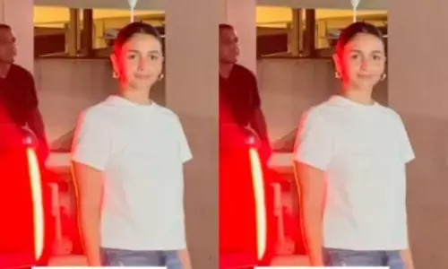 एक्ट्रेस आलिया भट्ट का सिंपल लुक