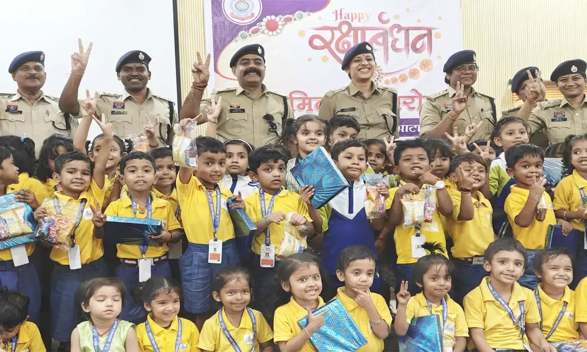 रक्षाबंधन मिलन समारोह का आयोजन रक्षाबंधन मिलन समारोह का आयोजन