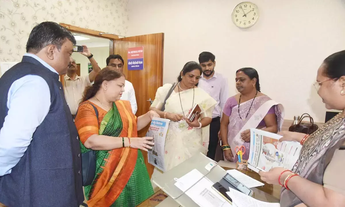 अवलोकन करते हुए