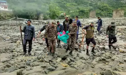 उत्तराखंड में भीषण बारिश से हाहाकार, गांव बहा, रेस्क्यू ऑपरेशन जारी