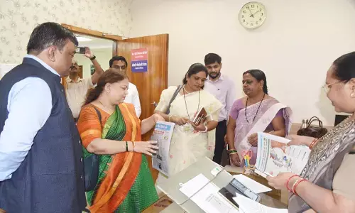 अवलोकन करते हुए