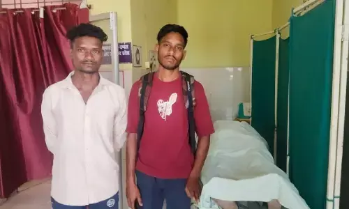 बतौली तहसील कार्यालय में रिटायर्ड शिक्षक की कुर्सी में बैठे- बैठे गिर गए