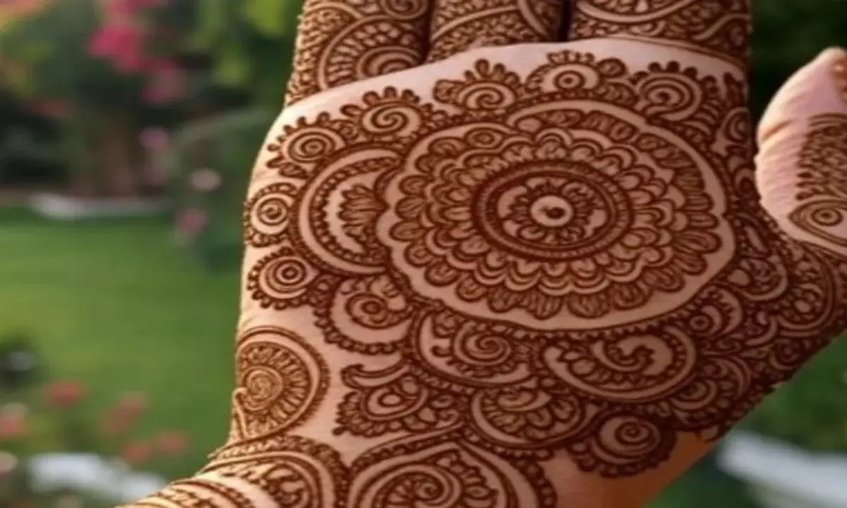 राखी पर लगाएं ये मेहंदी डिजाइन