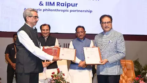 कार्यक्रम में उपस्थित सीएम विष्णु देव साय