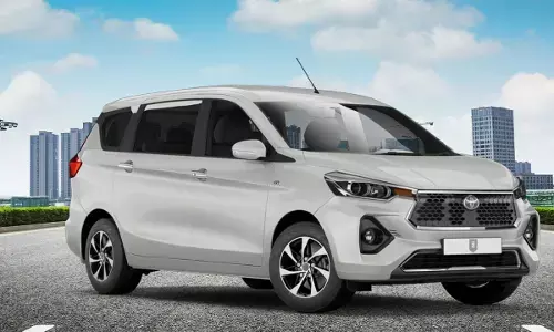 7 सीटर कार खरीदने समय ध्यान रखें 8 जरूरी बातें, कभी नहीं खाएंगो धोखा