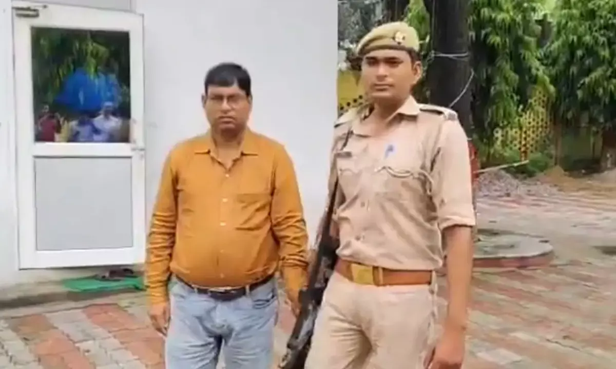 UP bahraich Nanpara Tehsil lekhpal arrested UP bahraich Nanpara Tehsil lekhpal arrested