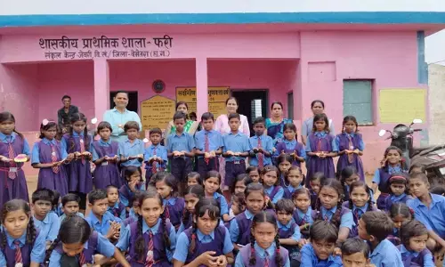 फरी विद्यालय में बच्चों ने बनाई राखी