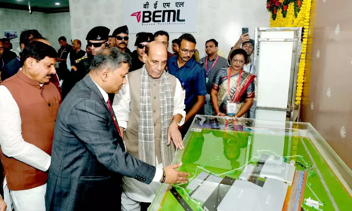 रायसेन: उमरिया में BEML कोच फैक्ट्री की जानकारी लेते रक्षामंत्री राजनाथ सिंह । रायसेन: उमरिया में BEML कोच फैक्ट्री की जानकारी लेते रक्षामंत्री राजनाथ सिंह ।