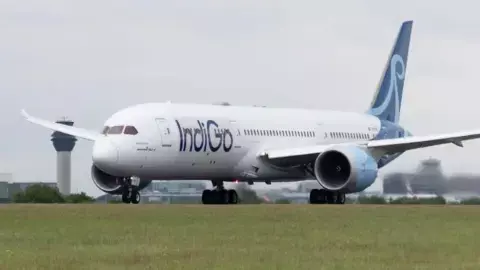 फ्लाइट में गंदी सीट: दिल्ली उपभोक्ता फोरम ने IndiGo पर लगाया ₹1.75 लाख जुर्माना फ्लाइट में गंदी सीट: दिल्ली उपभोक्ता फोरम ने IndiGo पर लगाया ₹1.75 लाख जुर्माना