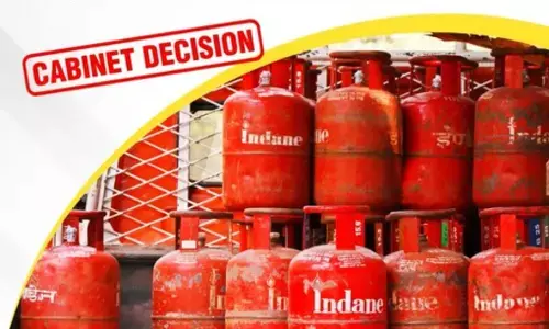 उज्ज्वला योजना: सब्सिडी पर नहीं मिलेंगे 12 सिलेंडर, तेल कंपनियों 30 हजार करोड़ देगी सरकार