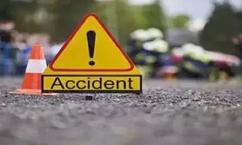 सूरजपुर जिले में एम्बुलेंस चालक ने लापरवाही पूर्वक वाहन चलाते हुए पेड़ में टक्कर मार दी सूरजपुर जिले में एम्बुलेंस चालक ने लापरवाही पूर्वक वाहन चलाते हुए पेड़ में टक्कर मार दी