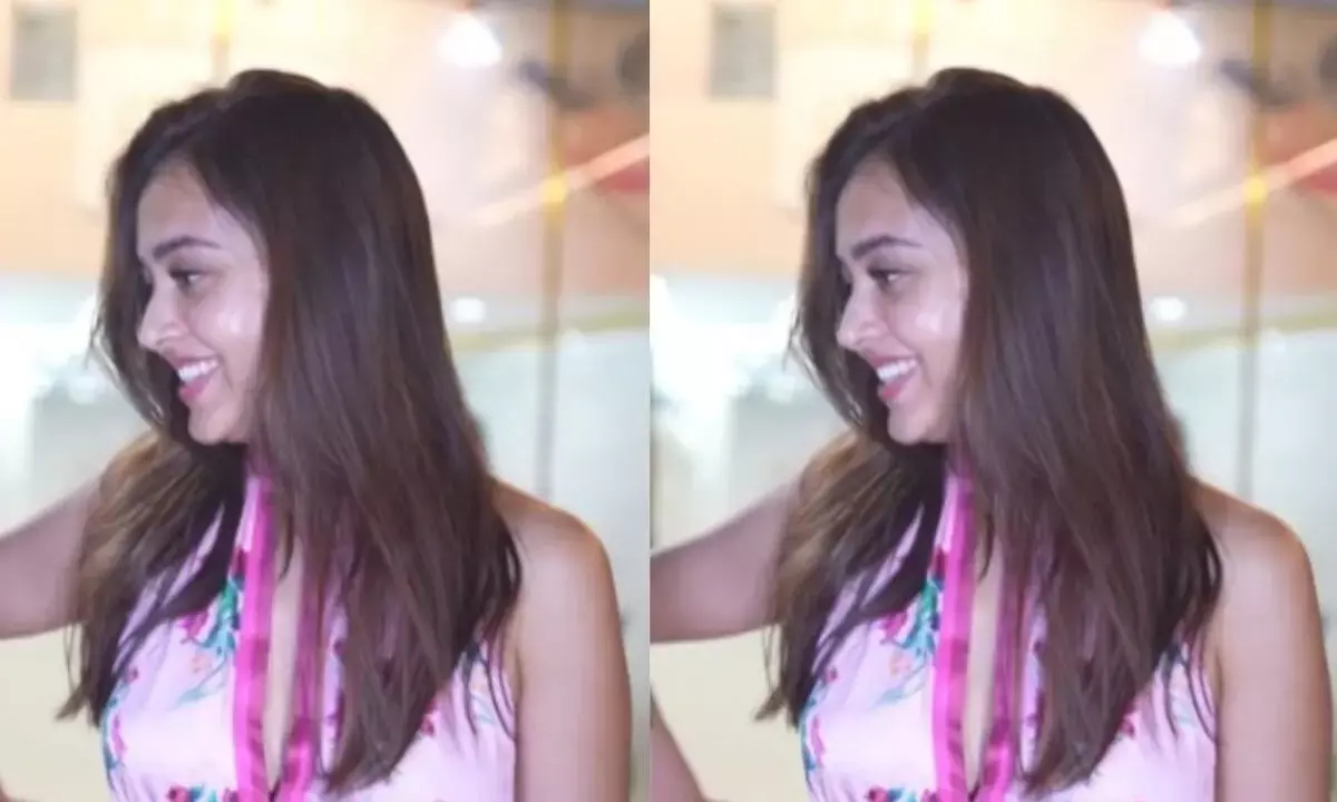 एक्ट्रेस तेजस्वी प्रकाश का पिंक ड्रेस लुक