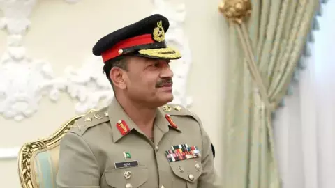 US: पाकिस्तान सेना प्रमुख की परमाणु धमकी, मुनीर बोला-आधी दुनिया को ले डूबेंगे