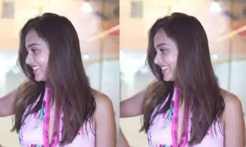 एक्ट्रेस तेजस्वी प्रकाश का पिंक ड्रेस लुक