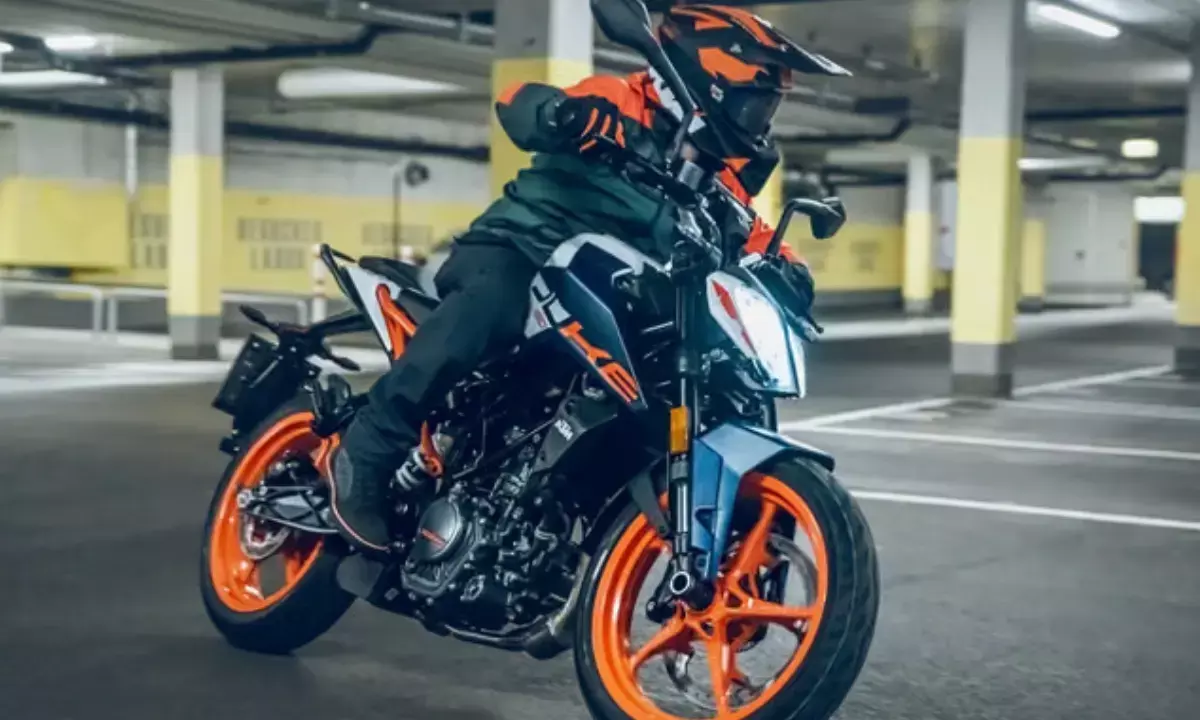 नेकेड स्ट्रीटफाइटर 160 Duke लॉन्च, दावा- देश में अपने सेगमेंट की सबसे धांसू बाइक
