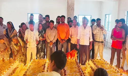 पुण्यतिथि पर सर्व समाज ने  मिनीमाता को किया याद : समाधि स्थल पर जलाए गए 1000 दीए