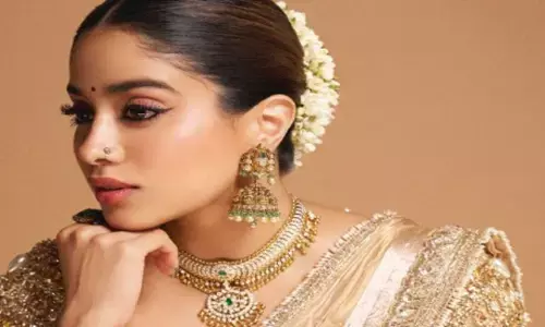 एक्ट्रेस जान्हवी कपूर का गोल्डन साड़ी लुक