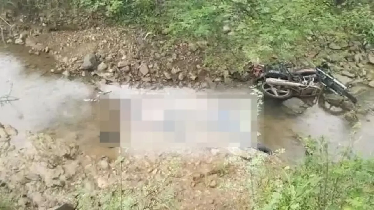 नाले में गिरी मोटर साइकिल : दो युवकों की मौत, गांव में शोक की लहर