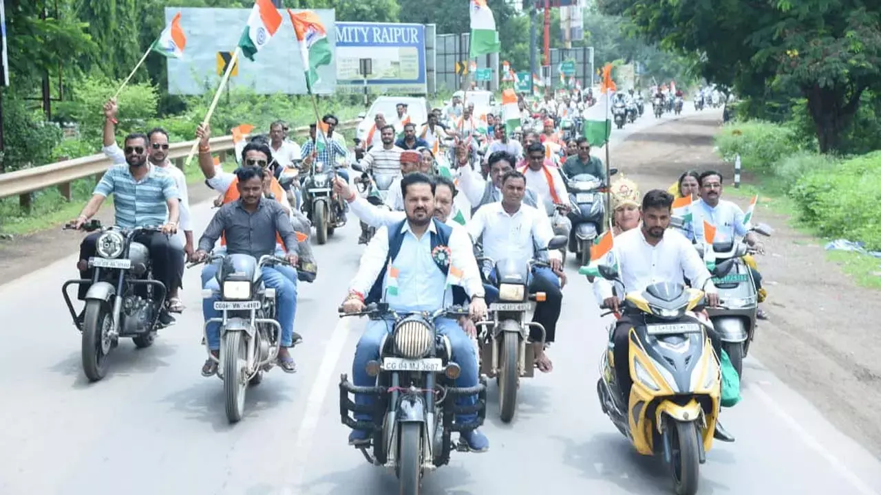 बाइक से भव्य तिरंगा यात्रा बाइक से भव्य तिरंगा यात्रा