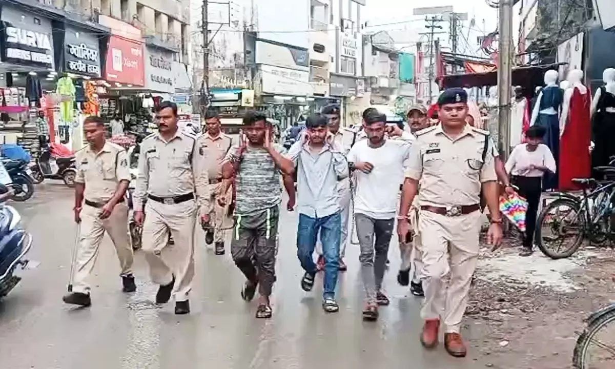 तीनों बदमाशों का निकाला गया जुलूस