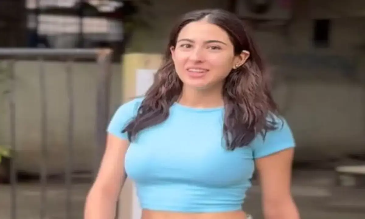 एक्ट्रेस सारा अली खान का सिंपल लुक