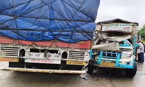 नेशनल हाईवे पर मिनी ट्रक और पिकअप की भिड़ंत