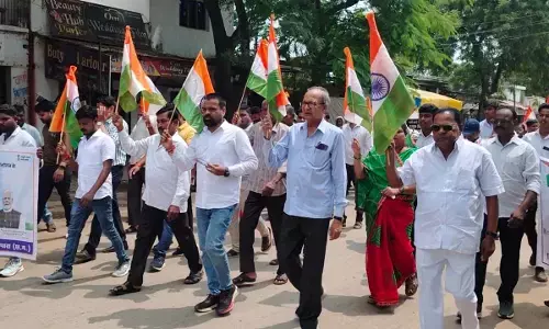 पलारी में स्कूली बच्चों संग निकाली तिरंगा यात्रा