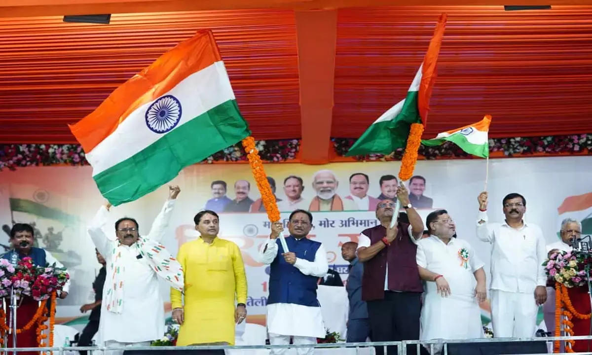 रायपुर में निकली भव्य तिरंगा यात्रा