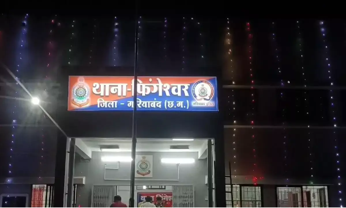 गरियाबंद जिले में एक शिक्षक ने शराब के नशे में अपने ही स्कूल के छात्र से गाली-गलौज करते हुये कार से कुचलने की कोशिश की