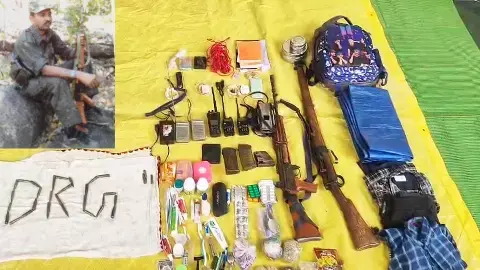 विजय रेड्डी की तस्वीर और नक्सली हथियार बरामद