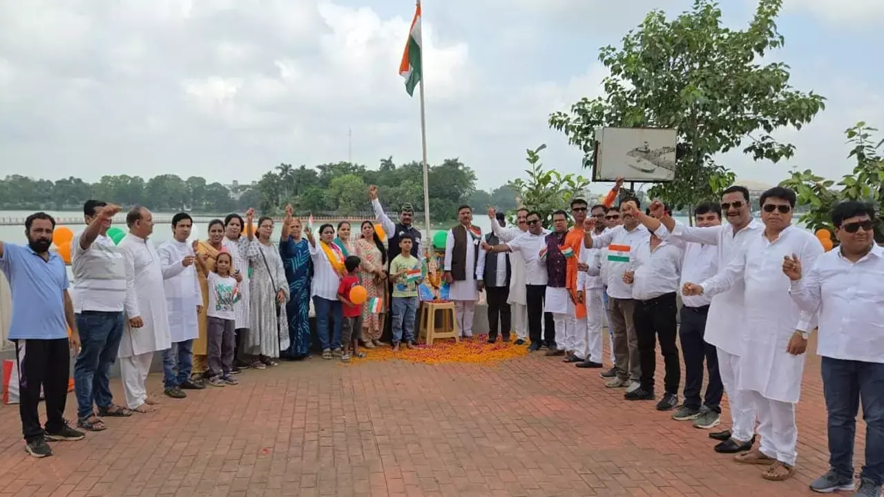 स्वतंत्रता दिवस : अपना गार्डन ग्रुप ने  फहराया तिंरगा, सदस्यों ने किया रक्तदान