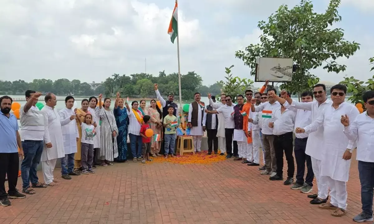 स्वतंत्रता दिवस : अपना गार्डन ग्रुप ने  फहराया तिंरगा, सदस्यों ने किया रक्तदान