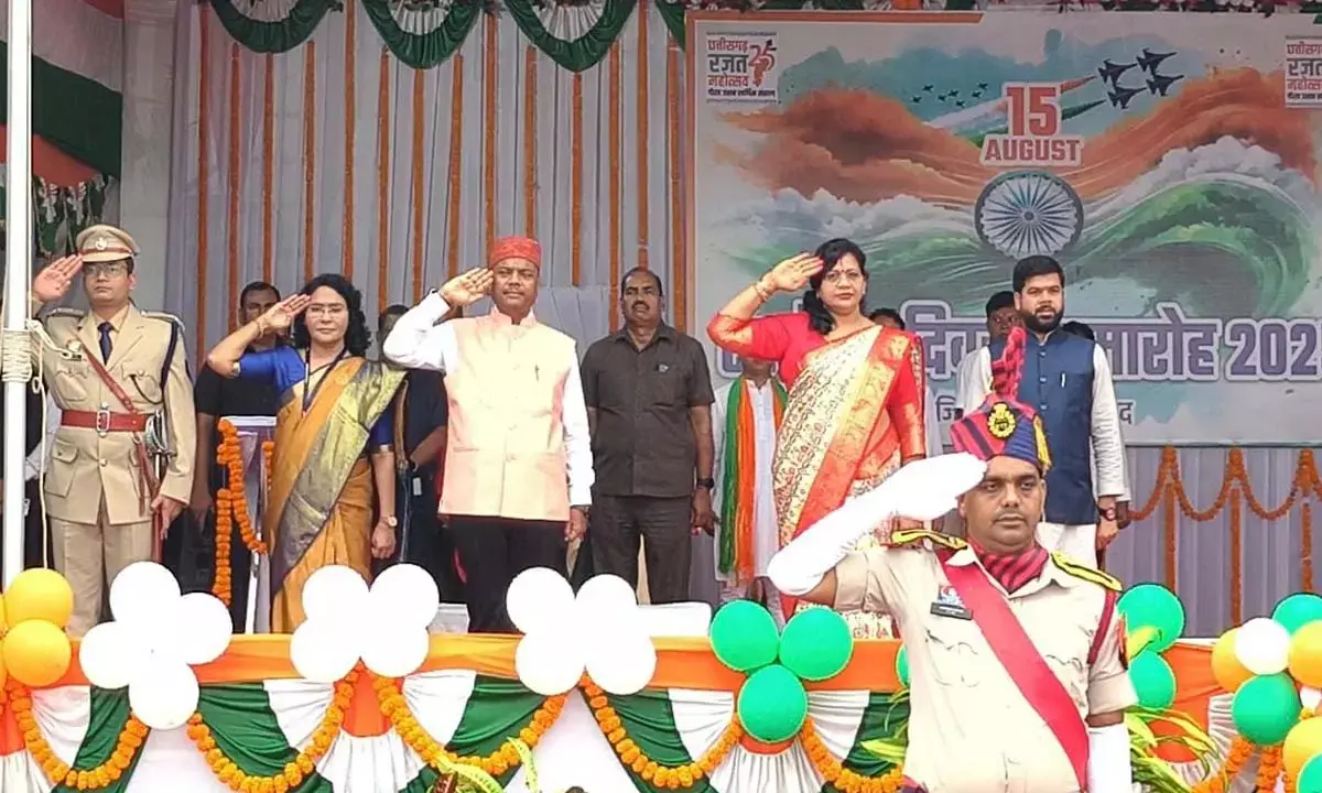 कार्यक्रम में उपस्थित मंत्री केदार कश्यप