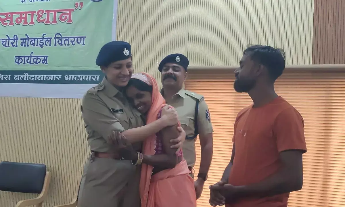 लौदाबाजार पुलिस ने 5 साल से गायब 40 वर्षीय रंभा यादव को ढूंढकर उसके परिजनों से मिलवाया