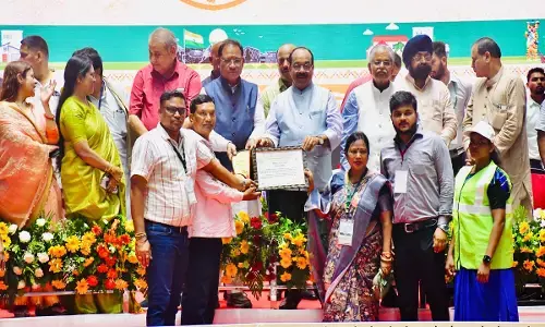 सम्मानित करते हुए CM साय और उपमुख्यमंत्री साव