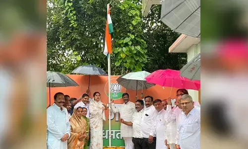 जिला भाजपा कार्यालय में ध्वजारोहण: प्रकाश बैस ने विकसित भारत के संकल्प को पूरा करने का लिया संकल्प