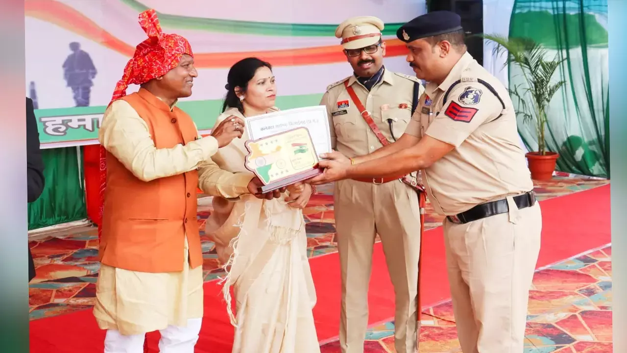 स्वतंत्रता दिवस पर गौरव का पल : प्रधान आरक्षक भुवनेश्वर पंडा को मिला सम्मान