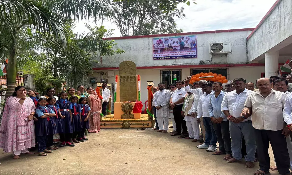 स्वतंत्रता सेनानियों की पट्टिका का लोकार्पण