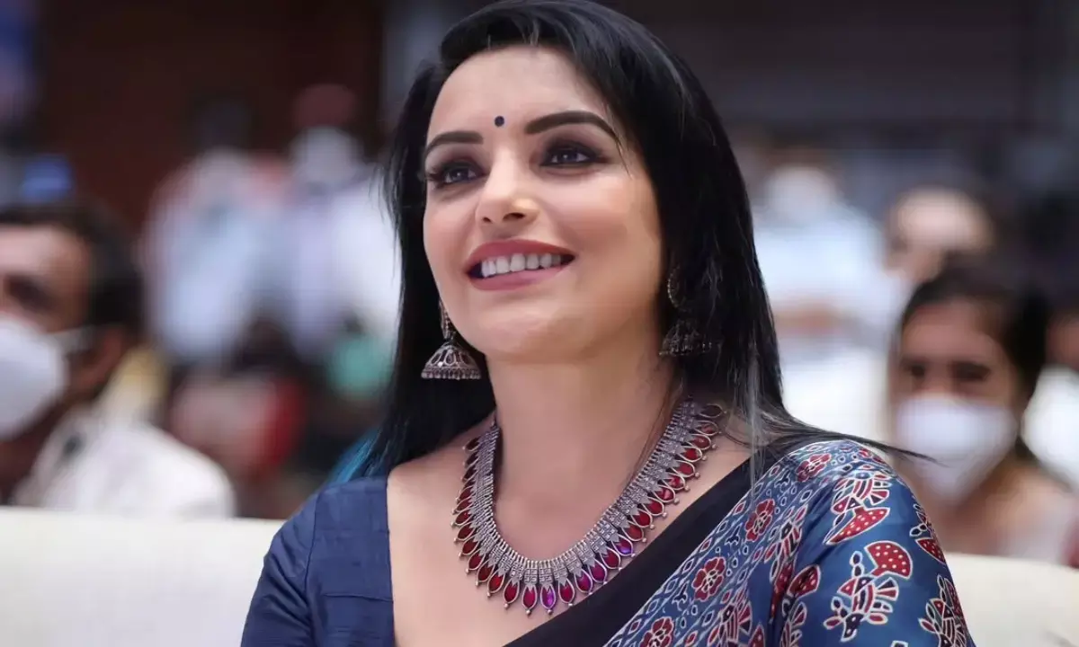 श्वेता मेनन बनीं AMMA की पहली महिला अध्यक्ष, मोहनलाल के इस्तीफे के बाद संभाली कमान श्वेता मेनन बनीं AMMA की पहली महिला अध्यक्ष, मोहनलाल के इस्तीफे के बाद संभाली कमान