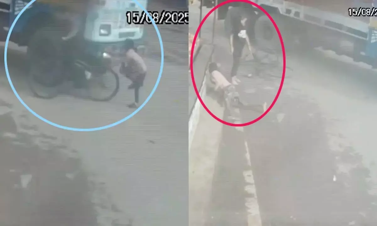 गरियाबंद जिले के फिंगेश्वर नदी मोड़ में दो युवक ट्रक के नीचे आने बाल- बाल बचे