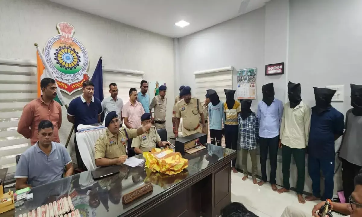 खैरागढ़- छुईखदान- गंडई जिले की पुलिस ने एक बड़ी सफलता हासिल करते हुए एक घातक पार्सल बम साज़िश का भंडाफोड़ किया है