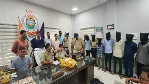 खैरागढ़- छुईखदान- गंडई जिले की पुलिस ने एक बड़ी सफलता हासिल करते हुए एक घातक पार्सल बम साज़िश का भंडाफोड़ किया है