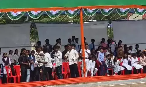 भारी पुलिस बल के बीच स्वतंत्रता दिवस समारोह में हंगामा