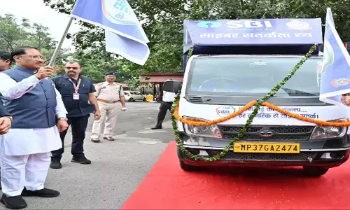 सीएम विष्णुदेव साय ने एसबीआई साइबर सुरक्षा रथ को झंडी दिखाकर रवाना किया
