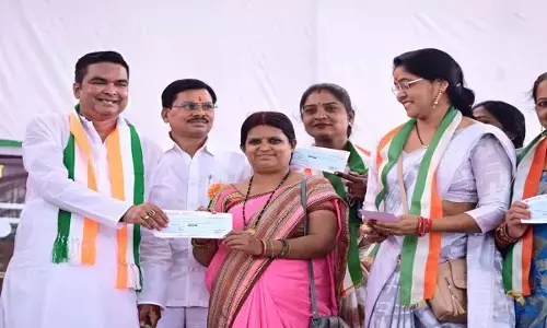 4 सौ महिलाओं को मिली सहायता राशि