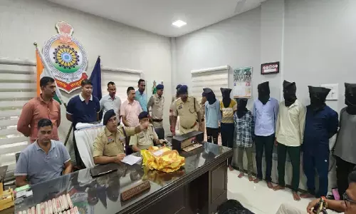 खैरागढ़- छुईखदान- गंडई जिले की पुलिस ने एक बड़ी सफलता हासिल करते हुए एक घातक पार्सल बम साज़िश का भंडाफोड़ किया है खैरागढ़- छुईखदान- गंडई जिले की पुलिस ने एक बड़ी सफलता हासिल करते हुए एक घातक पार्सल बम साज़िश का भंडाफोड़ किया है