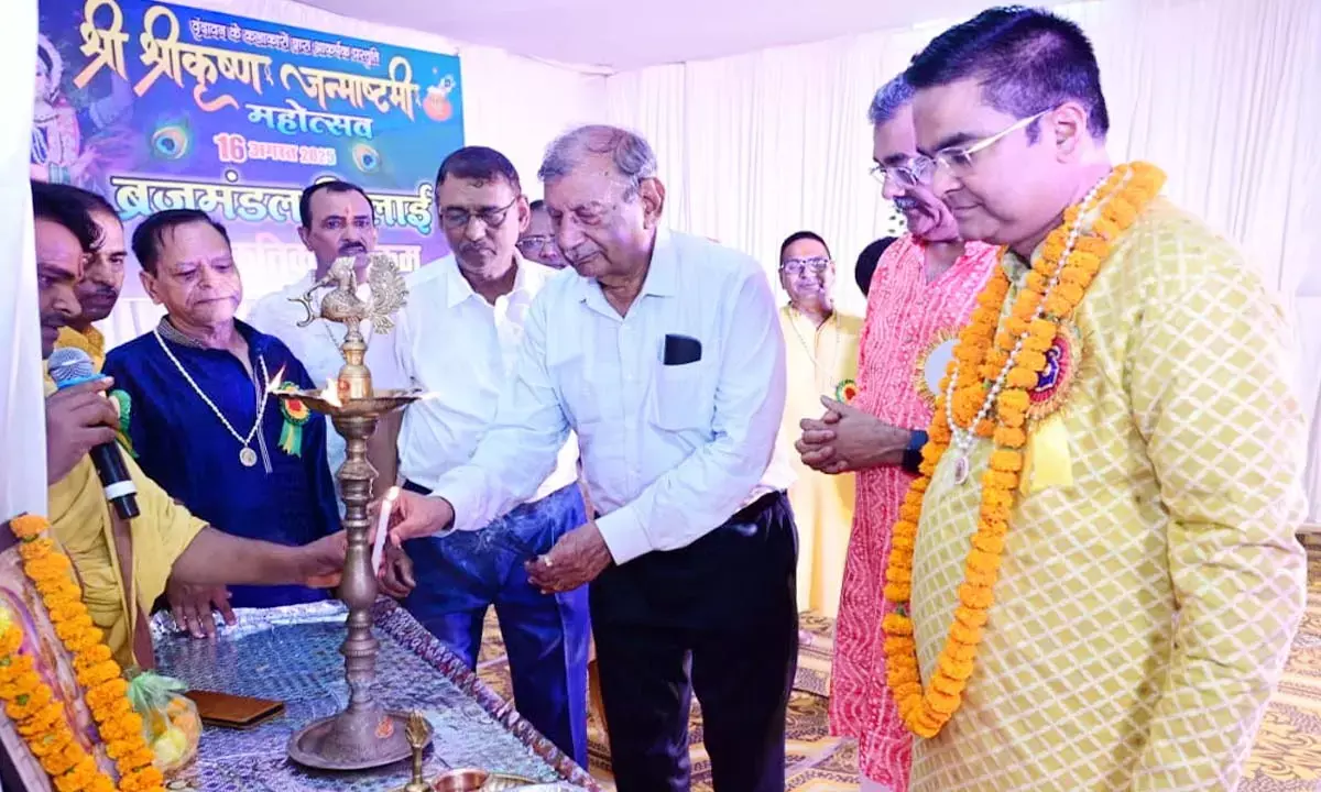 श्री कृष्ण जन्माष्टमी महोत्सव में शामिल हुए विधायक रिकेश सेन श्री कृष्ण जन्माष्टमी महोत्सव में शामिल हुए विधायक रिकेश सेन