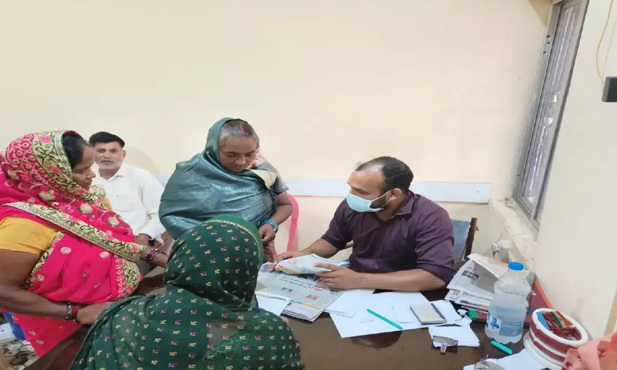 सूरजपुर में वरिष्ठ पत्रकार और रेड क्रॉस के वाइस चेयरमैन ओंकार पांडे की पहल से निशुल्क हेल्थ शिविर का आयोजन कराया गया